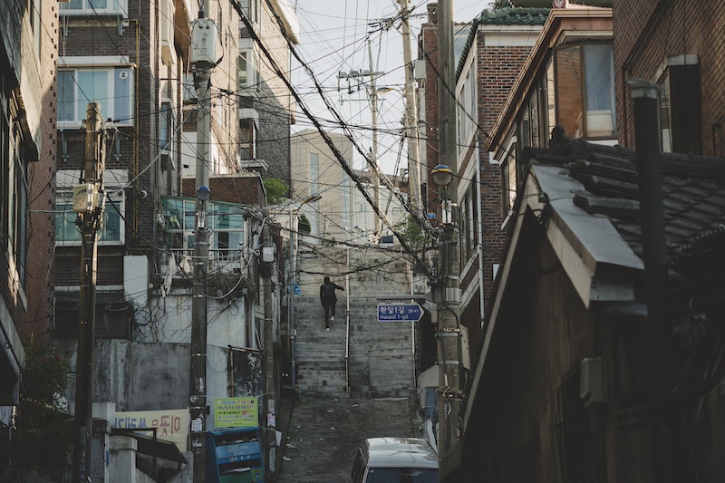 图为《寄生虫》剧照